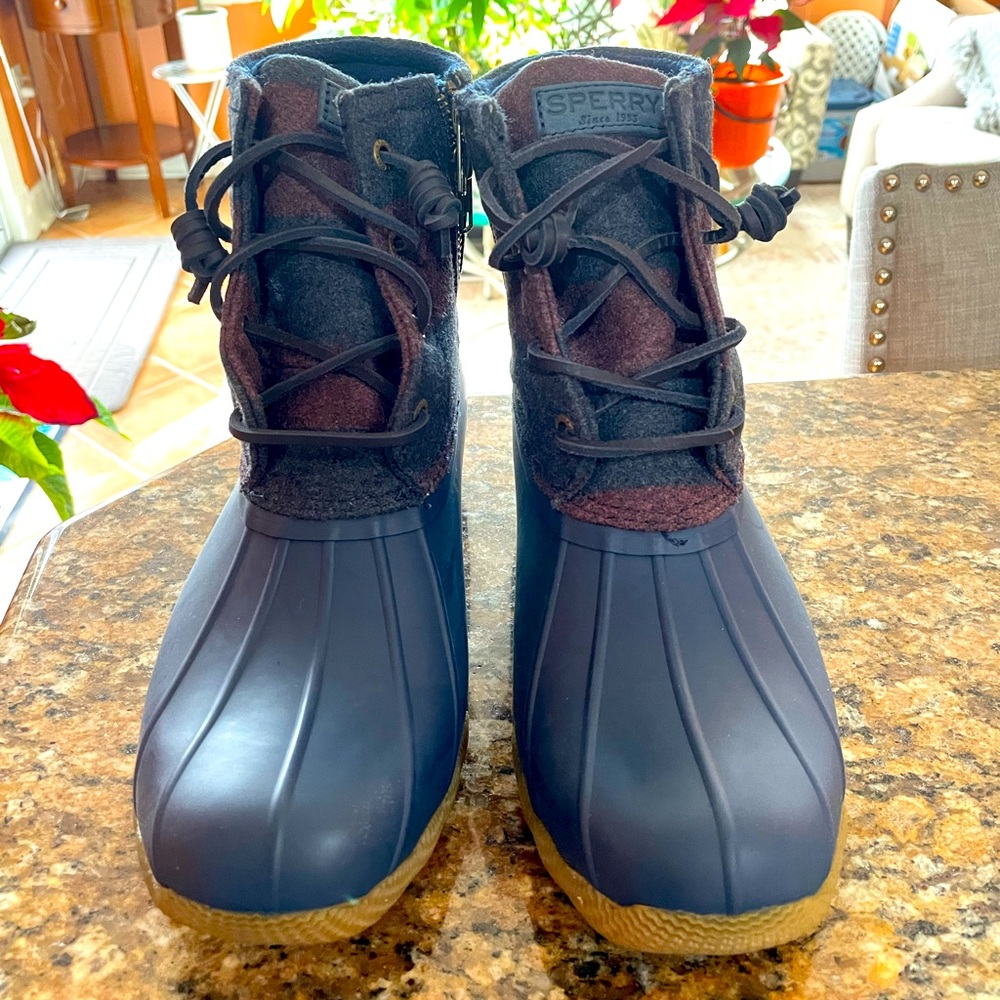 Sperry salt water navy boots